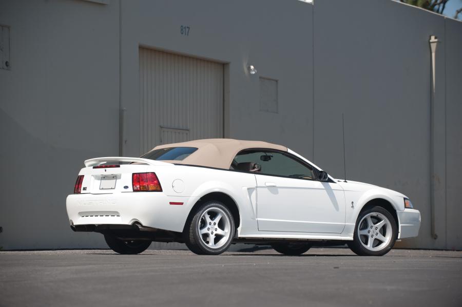  Ford Mustang SVT Cobra Convertible 1999 года  (фото 2 из 6)